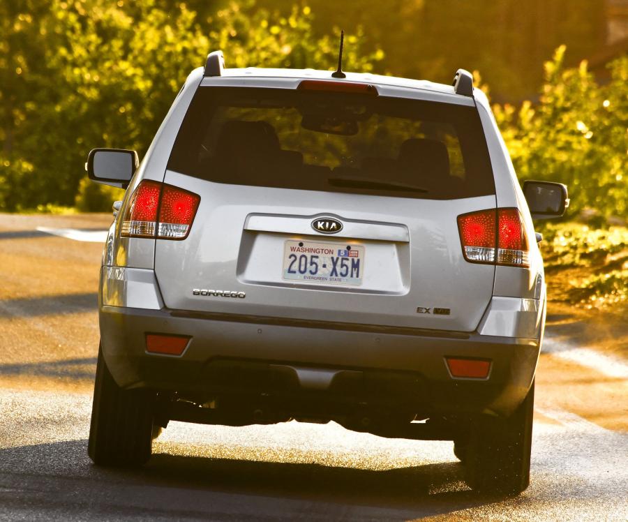  Kia Borrego 2009 года  (фото 240 из 345)
